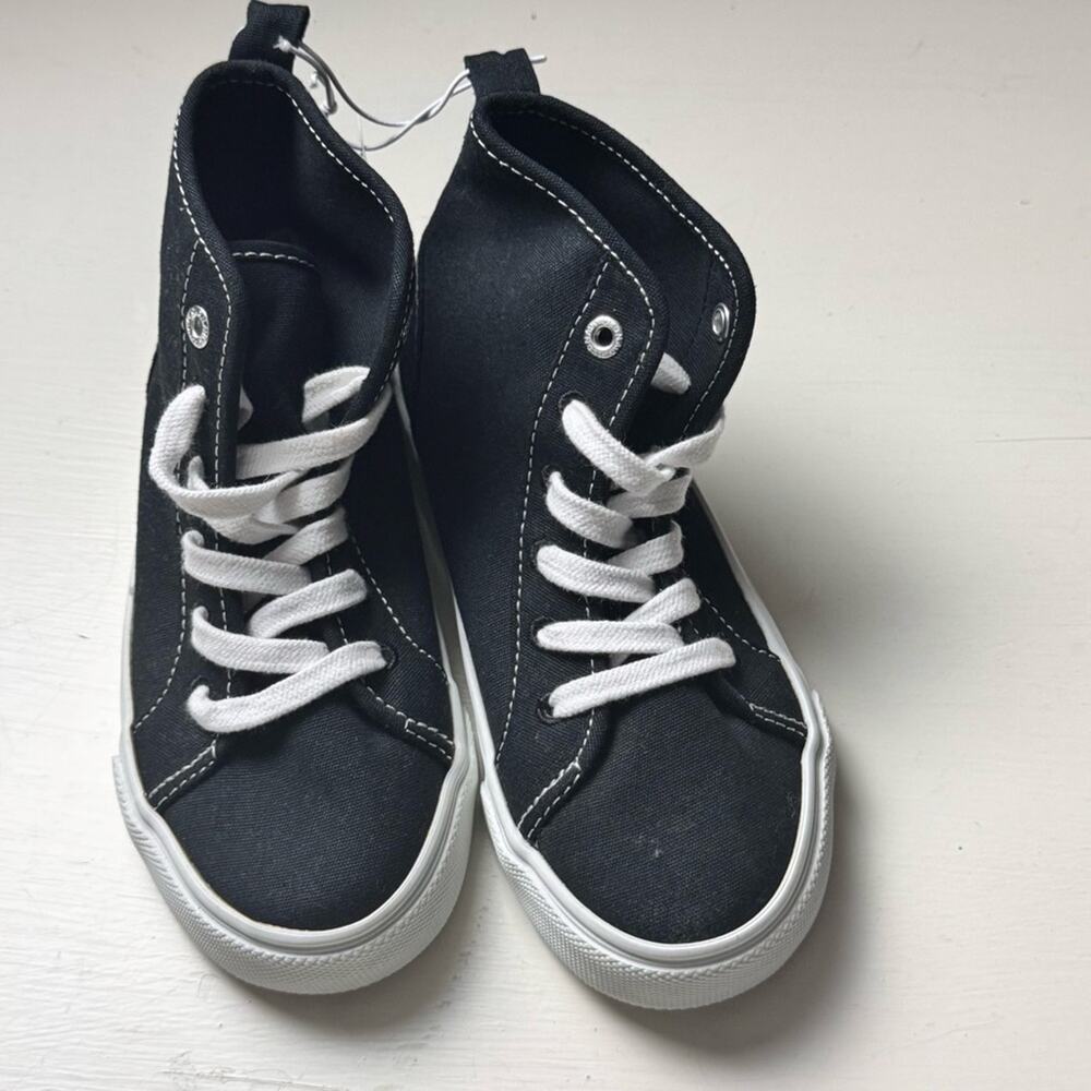 Old Navy Kids Black and White Lace Up Canvas High-Top Sneakers Sz 12 NWT
